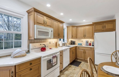 Hampton Bays House | HAMPTON BAYS HOME MINUTES FROM SOUTHAMPTON VILLAGE, SHINNECOCK BAY, OCEAN.