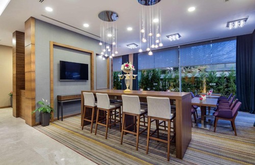 Bakırkoy Hotel | Hampton by Hilton Istanbul Atakoy