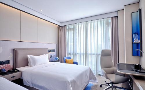 Longhua District Hotel | Hampton by Hilton Shenzhen North Station