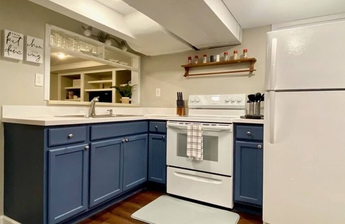 St. Louis Apartment | Hampton Hideaway - Prime STL Location 1BR/1BA