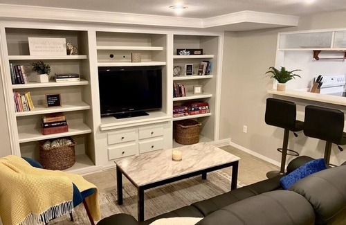 St. Louis Apartment | Hampton Hideaway - Prime STL Location 1BR/1BA