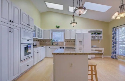 Homosassa House | Hampton House Homosassa 5BR Waterfront Estate