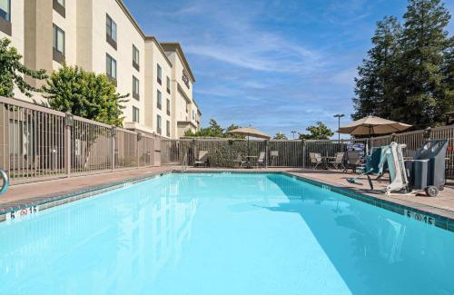 Bakersfield Hotel | Hampton Inn and Suites Bakersfield/Highway 58
