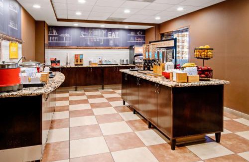 Bakersfield Hotel | Hampton Inn and Suites Bakersfield/Highway 58