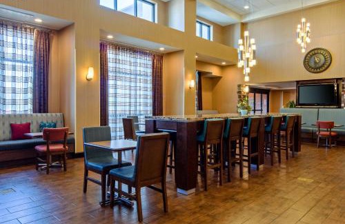 Bakersfield Hotel | Hampton Inn and Suites Bakersfield/Highway 58