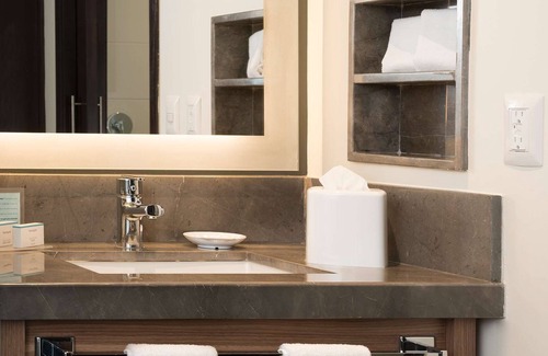 Leon Hotel | Hampton Inn by Hilton Leon Guanajuato