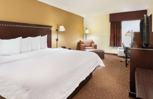 University Place Hotel | Hampton Inn Charlotte - University Place
