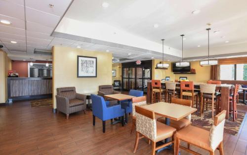 Dry Ridge Hotel | Hampton Inn Dry Ridge