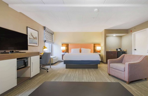 North Westport Hotel | Hampton Inn Fall River/Westport