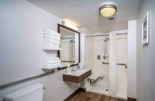 North Westport Hotel | Hampton Inn Fall River/Westport