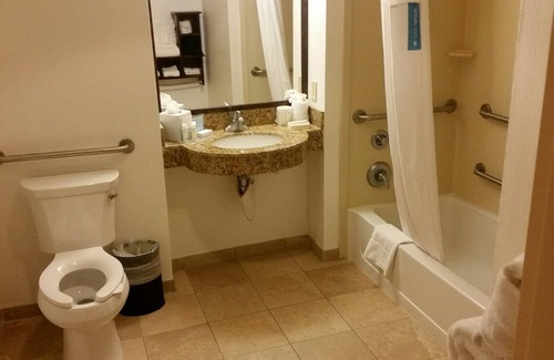 East Garden City Hotel | Hampton Inn Garden City Long Island