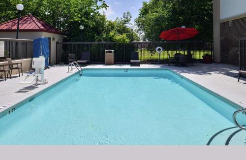 McLeansville Hotel | Hampton Inn Greensboro East/McLeansville