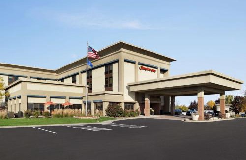 Brookfield Hotel | Hampton Inn Milwaukee Brookfield