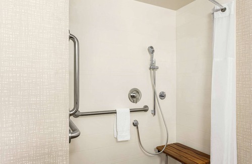 Brookfield Hotel | Hampton Inn Milwaukee/Brookfield