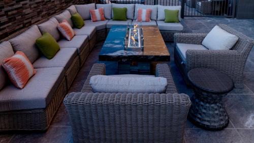 Downtown Riverside Hotel | Hampton Inn Riverside Downtown