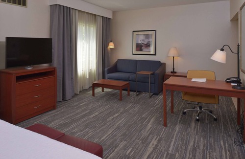 Greenacres Hotel | Hampton Inn & Suites Bakersfield North-Airport