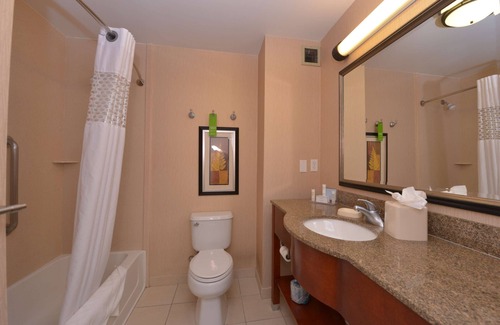 Greenacres Hotel | Hampton Inn & Suites Bakersfield North-Airport