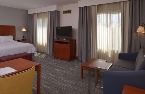 Greenacres Hotel | Hampton Inn & Suites Bakersfield North-Airport