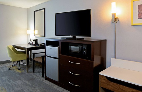 Bakersfield Hotel | Hampton Inn & Suites Bakersfield/Hwy 58, CA