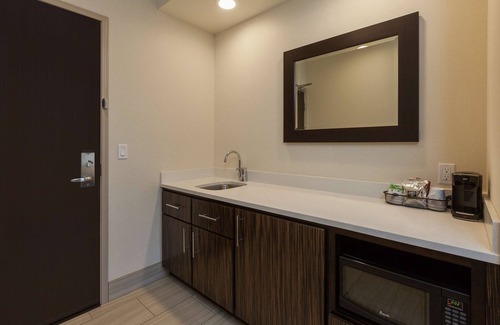 Southern Crossing Hotel | Hampton Inn & Suites Bend