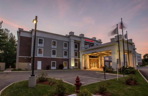 Lenox Hotel | Hampton Inn & Suites Berkshires-Lenox