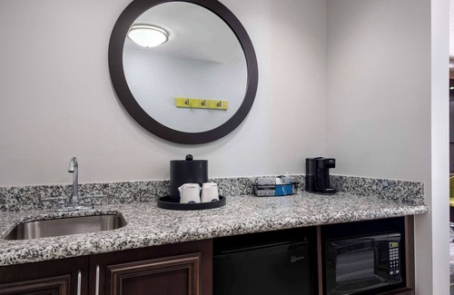 Crestline Heights Hotel | Hampton Inn & Suites Birmingham/280 East-Eagle Point