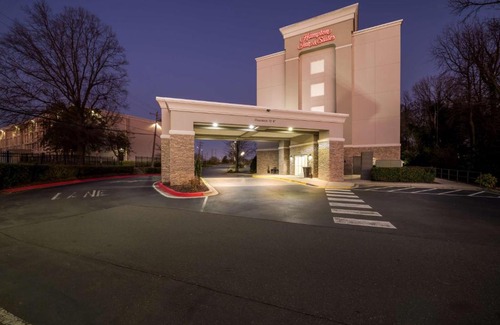 Paw Creek Hotel | Hampton Inn & Suites Charlotte-Airport