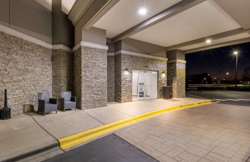 Paw Creek Hotel | Hampton Inn & Suites Charlotte-Airport
