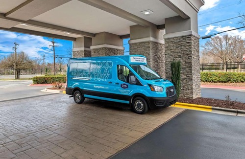 Paw Creek Hotel | Hampton Inn & Suites Charlotte-Airport