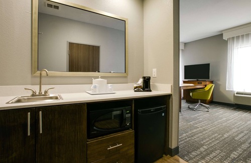 Fort Worth Hotel | Hampton Inn & Suites Dallas/Ft. Worth Airport South
