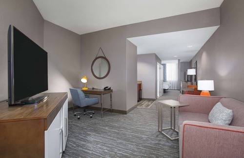 Uptown Hotel | Hampton Inn & Suites Denver-Downtown