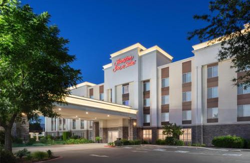 Raisin Hotel | Hampton Inn & Suites Fresno