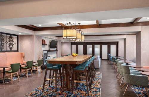 Raisin Hotel | Hampton Inn & Suites Fresno