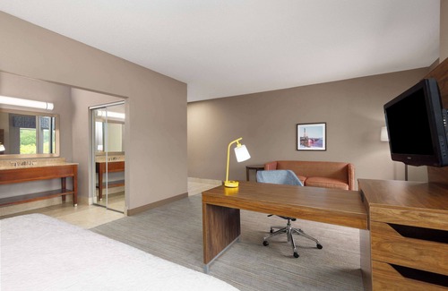 Harrisburg Hotel | Hampton Inn & Suites Harrisburg/North