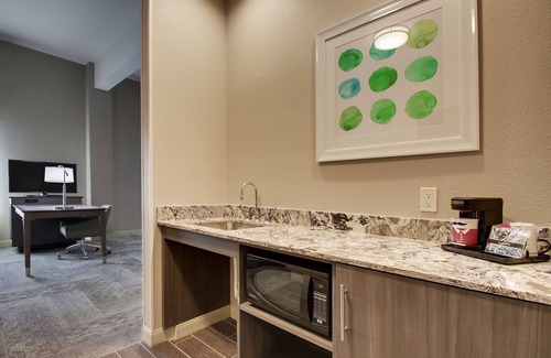 Southeast Raleigh Hotel | Hampton Inn & Suites Knightdale Raleigh