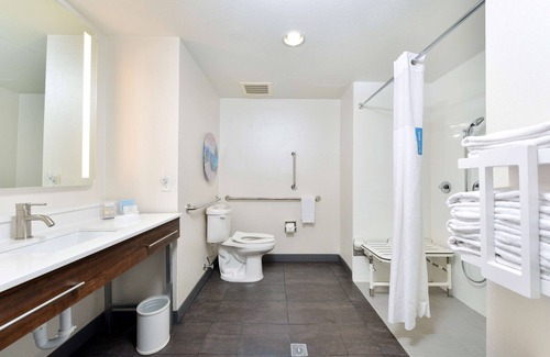 Paradise Hotel | Hampton Inn & Suites Las Vegas Airport