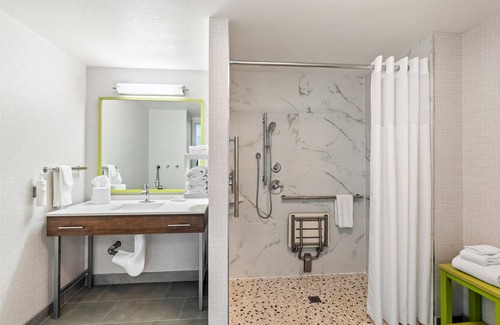 Lathrop Hotel | Hampton Inn & Suites Lathrop