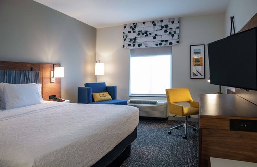 Van Nuys Hotel | Hampton Inn & Suites Los Angeles/Sherman Oaks