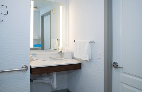 Van Nuys Hotel | Hampton Inn & Suites Los Angeles/Sherman Oaks