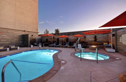 Burbank Hotel | Hampton Inn & Suites Los Angeles Burbank Airport