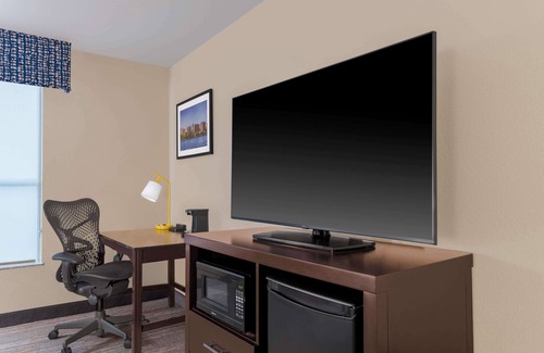 Madison Hotel | Hampton Inn & Suites Madison/Downtown