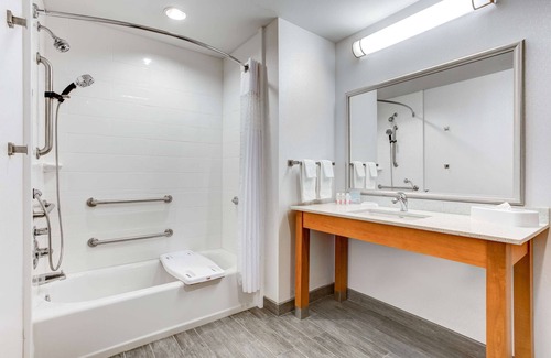 Manchester Hotel | Hampton Inn & Suites Manchester