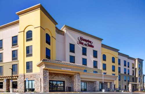 Marina Hotel | Hampton Inn & Suites Marina