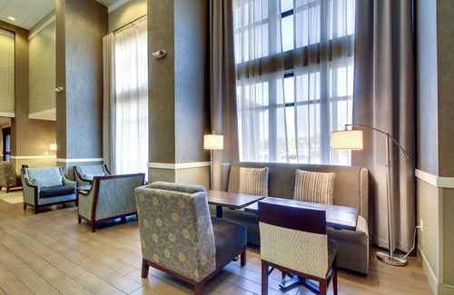 West Allis Hotel | Hampton Inn & Suites Milwaukee West