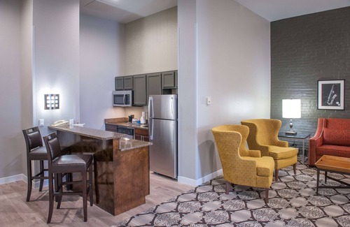 Arts/Warehouse District Hotel | Hampton Inn & Suites New Orleans Convention Center