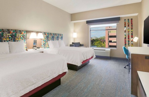 Downtown Pittsburgh Hotel | Hampton Inn & Suites Pittsburgh-Downtown
