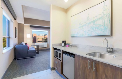 Downtown Pittsburgh Hotel | Hampton Inn & Suites Pittsburgh-Downtown