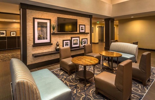 Reno/Tahoe Airport Hotel | Hampton Inn & Suites Reno