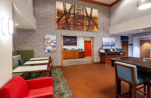 St. Louis Hotel | Hampton Inn & Suites St. Louis at Forest Park
