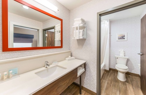 Benton Harbor Hotel | Hampton Inn & Suites Benton Harbor